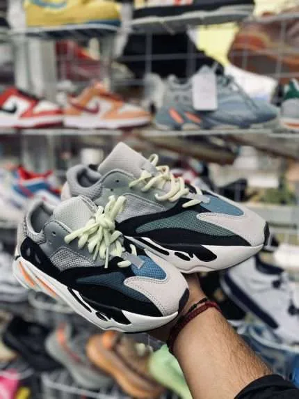 Combo 2 Adidas YEZZY Boost 700 Wave Runner